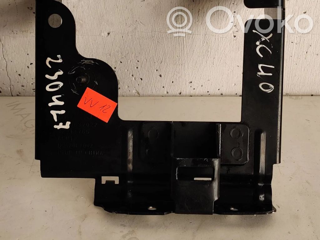 Volvo XC40 Battery bracket 