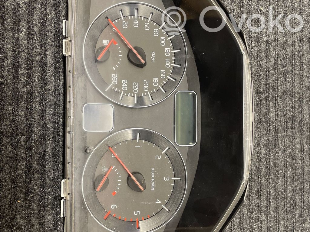 Volvo V50 Speedometer (instrument cluster) 