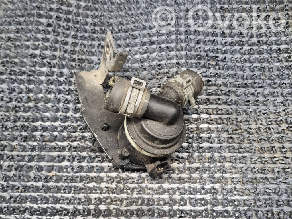Audi A6 S6 C6 4F Pompa cyrkulacji / obiegu wody 