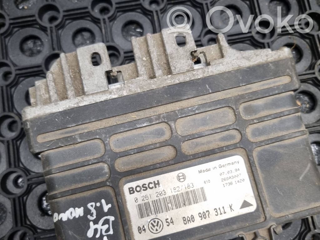 Volkswagen Golf III Engine control unit/module 