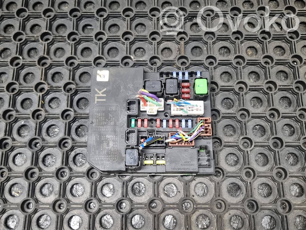 Nissan Juke I F15 Fuse module 
