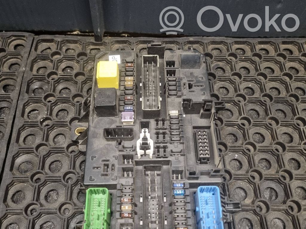 Opel Astra H Fuse module 