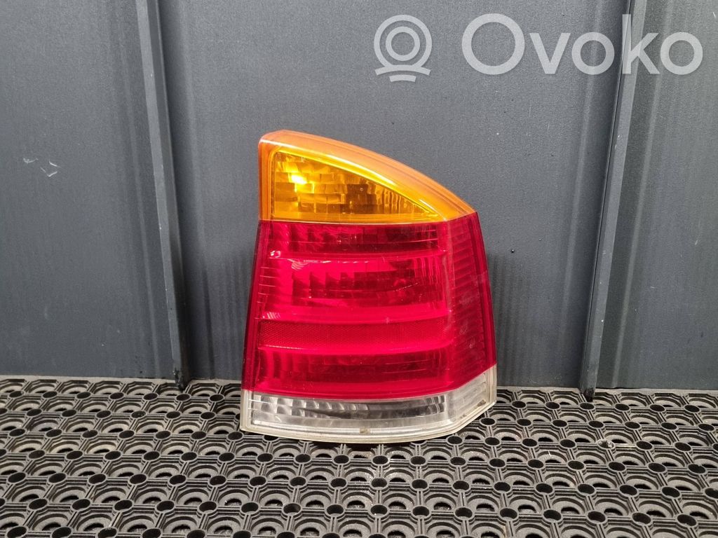 Opel Vectra C Aizmugurējais lukturis virsbūvē 