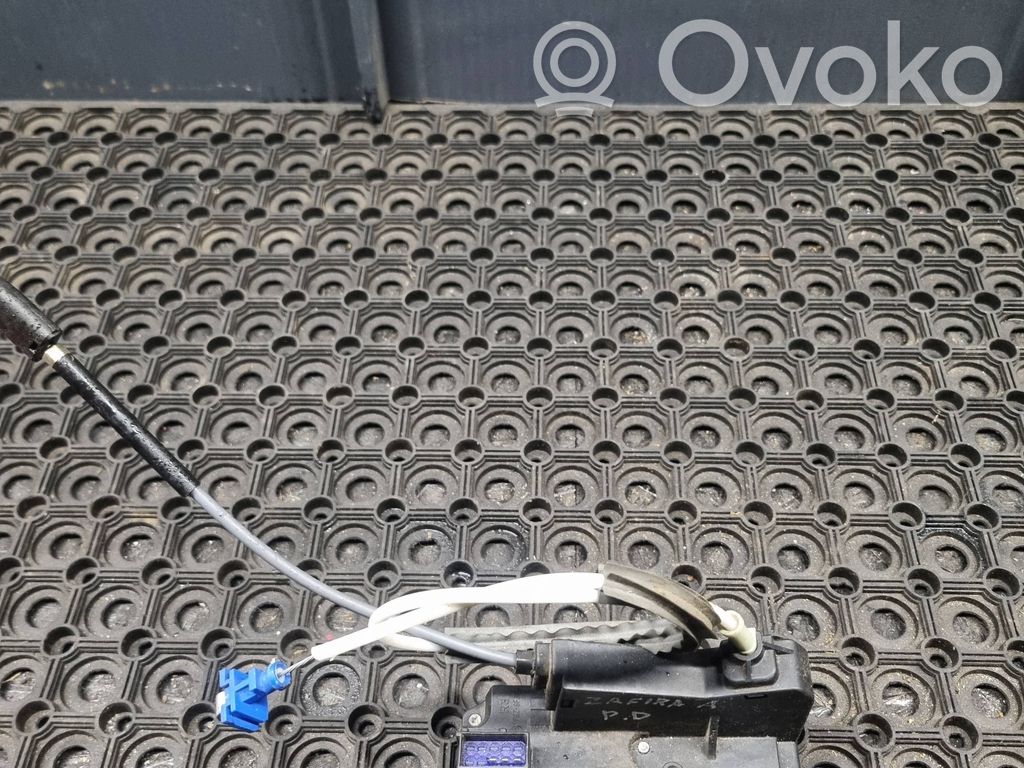 Opel Zafira A Priekšpusē slēdzene 