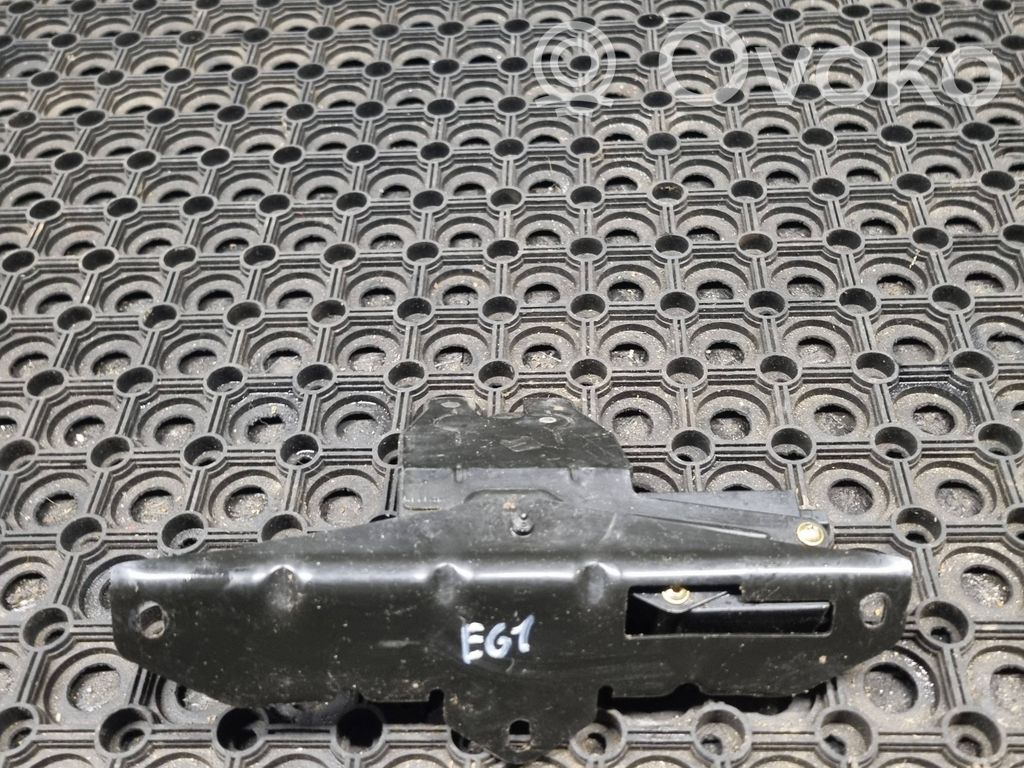 BMW 5 E60 E61 Aizmugurējā pārsega slēdzene 