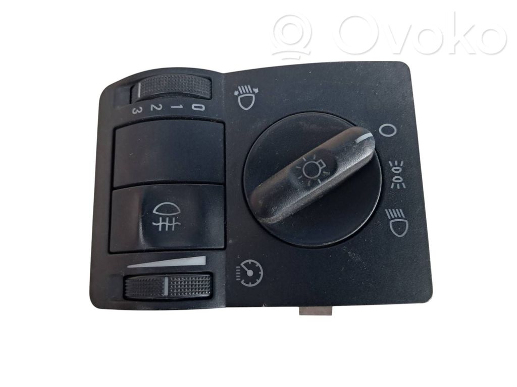 Light switch   9116613,0524119