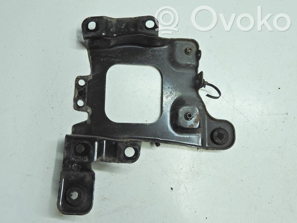 Volvo V40 Engine mounting bracket 