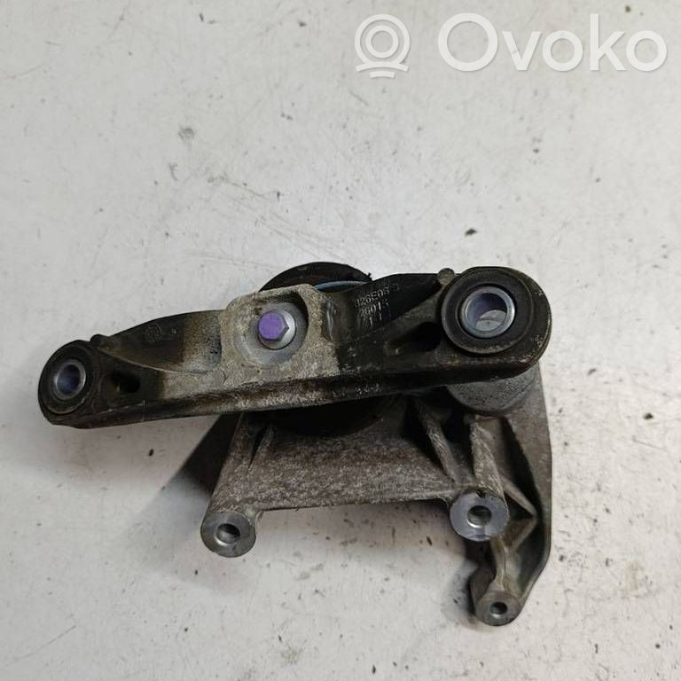 Engine mounting bracket   31277073,31359637,31430916