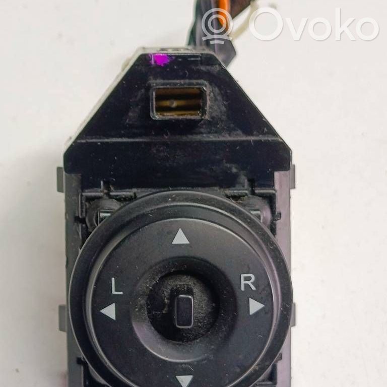 Przycisk regulacji lusterek bocznych   457480U1,457480