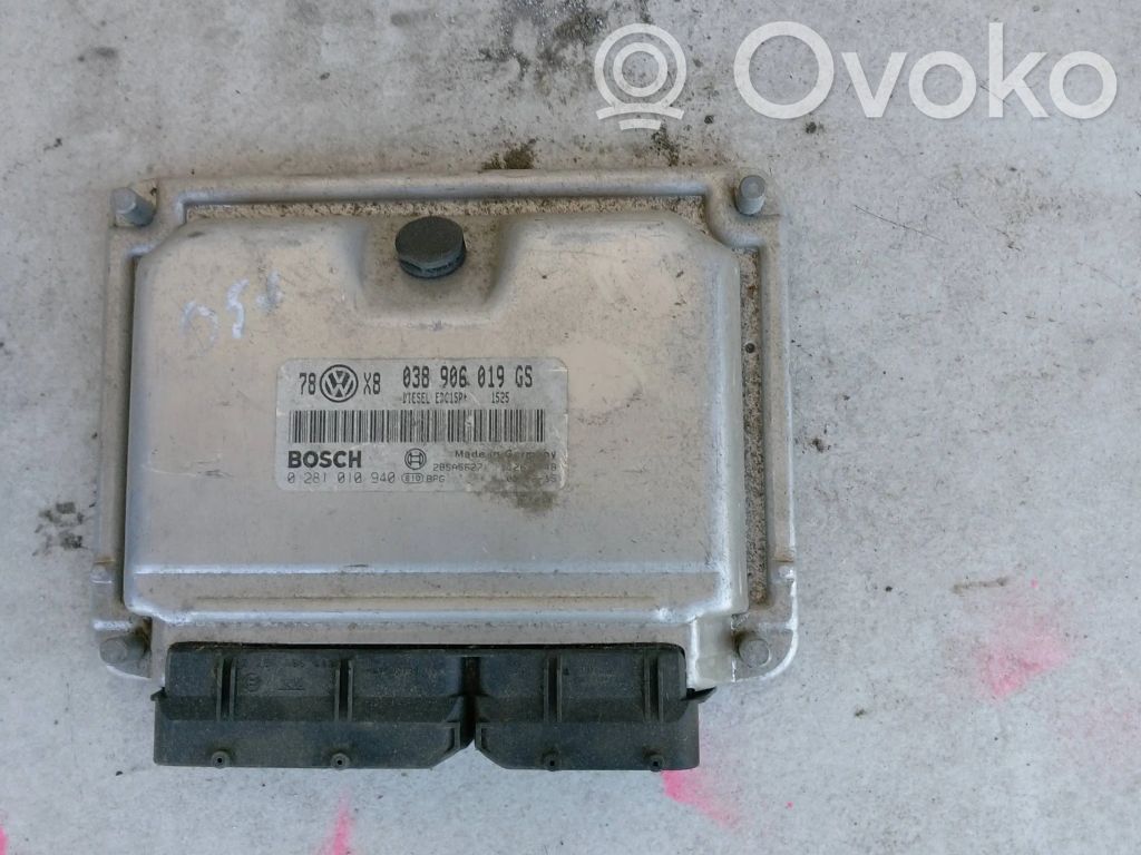 Volkswagen PASSAT B5.5 Engine control unit/module 
