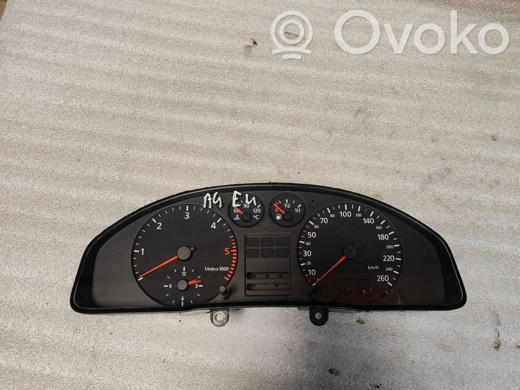 Audi A4 S4 B5 8D Speedometer (instrument cluster) 