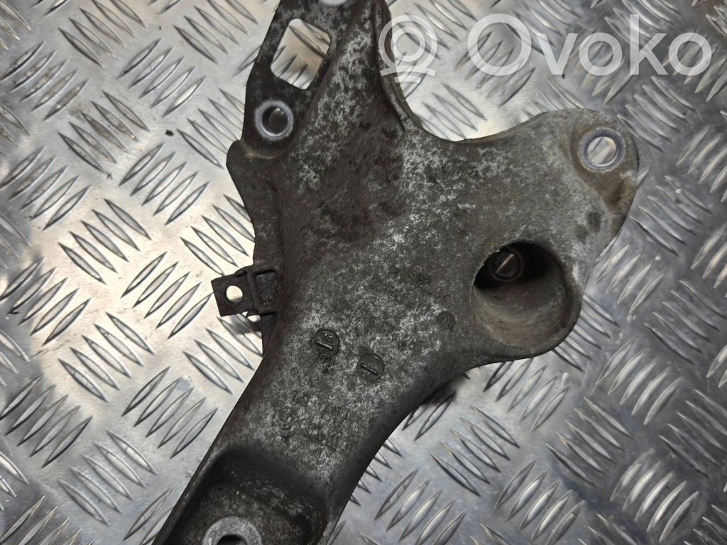 Engine mounting bracket   211812