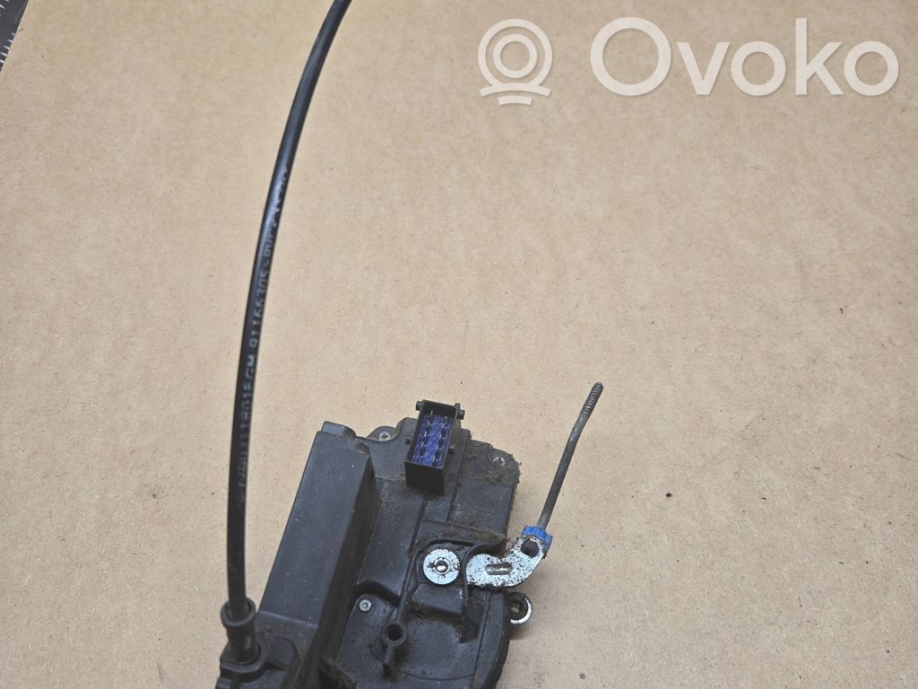 Opel Vivaro Front door lock 