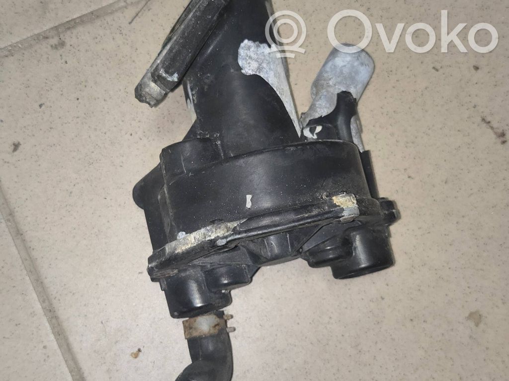 Ford Mondeo MK IV Vacuum pump 