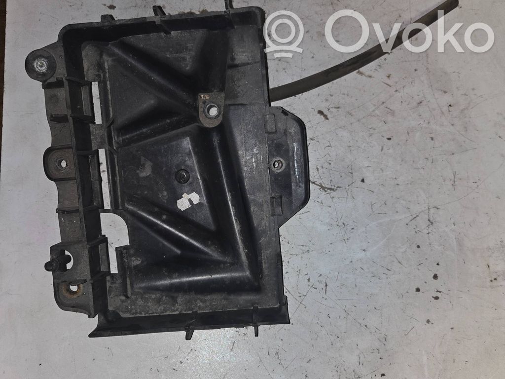 Volkswagen Polo IV 9N3 Battery tray 