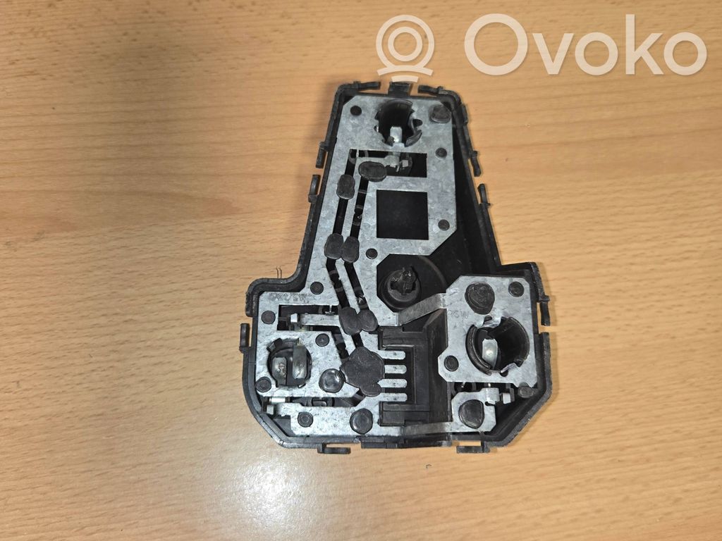 Ford Galaxy Takavalon polttimon suojan pidike 