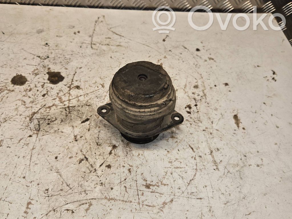 Volkswagen Golf III Engine mount bracket 