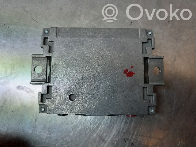 Audi A8 S8 D4 4H Pystyantennivahvistin 