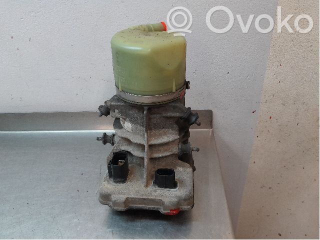 Volvo V70 Ohjaustehostimen sähköpumppu