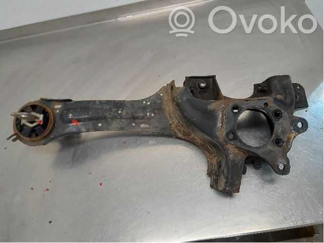 Volvo V60 Etuakselin pyöräntuenta 