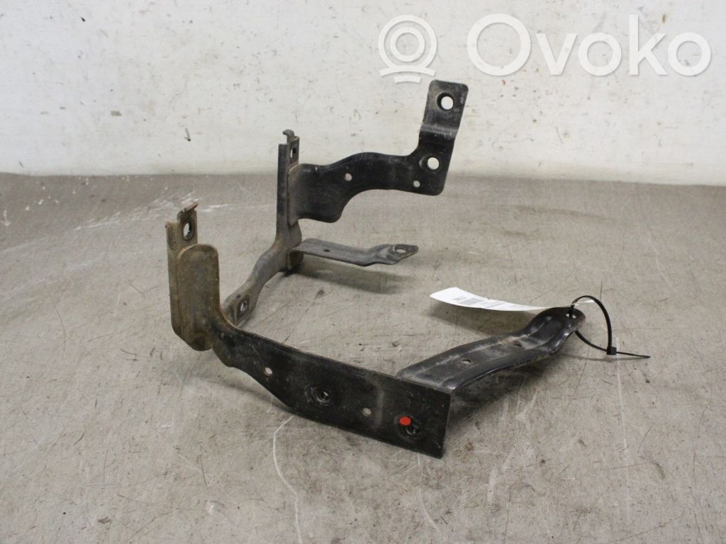 Volvo V50 Halterung Servopumpe