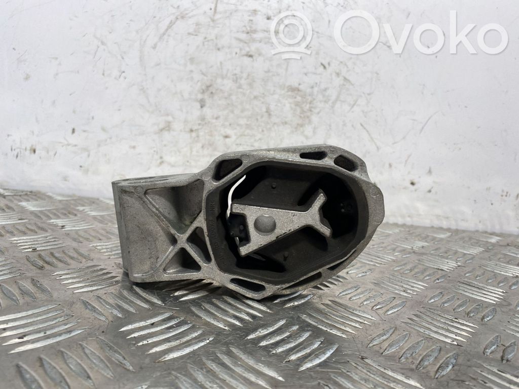 Volvo XC40 Engine mount bracket 