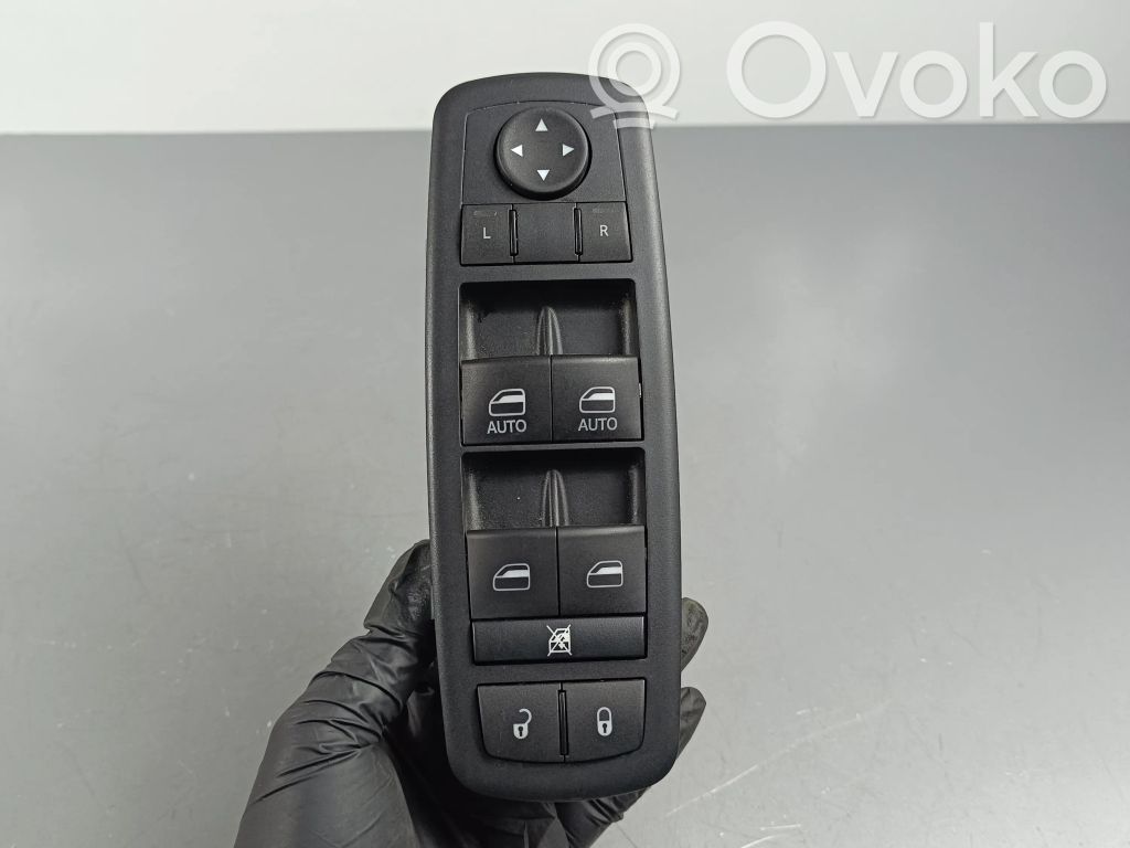 Jeep Grand Cherokee Electric window control switch 