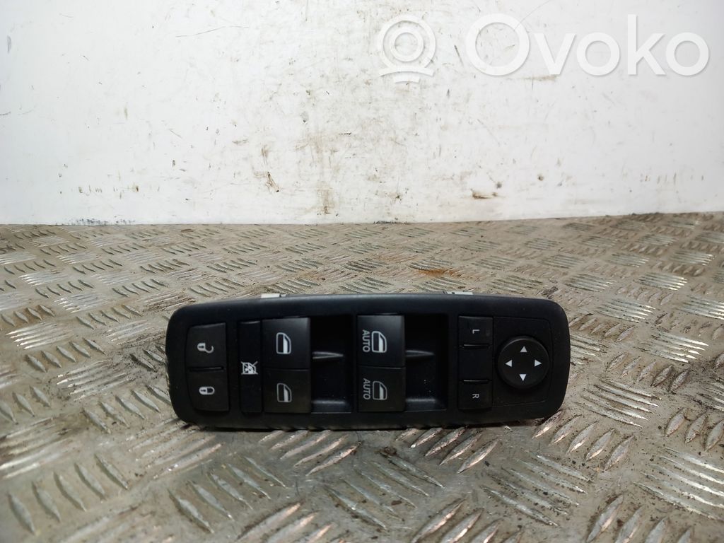 Jeep Grand Cherokee Electric window control switch 