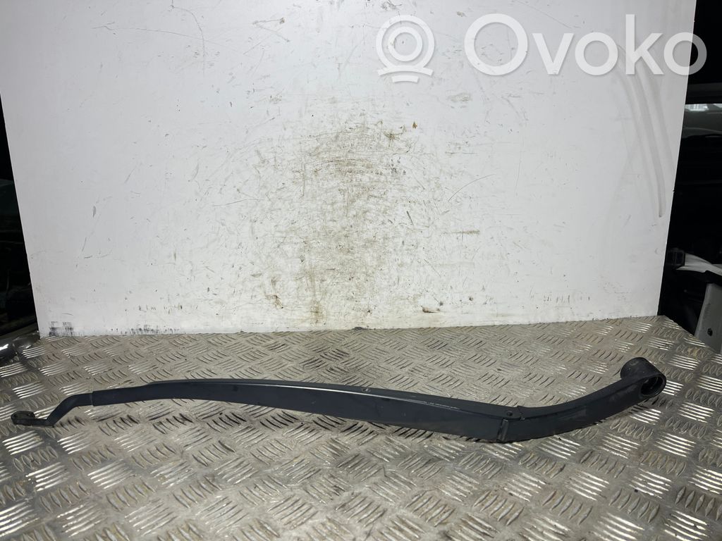 Hyundai Kona I Front wiper blade arm 