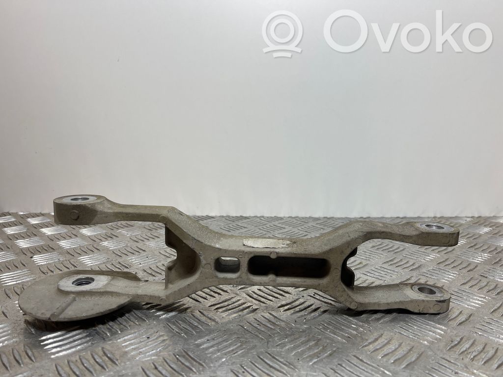 Jeep Cherokee Engine mounting bracket 