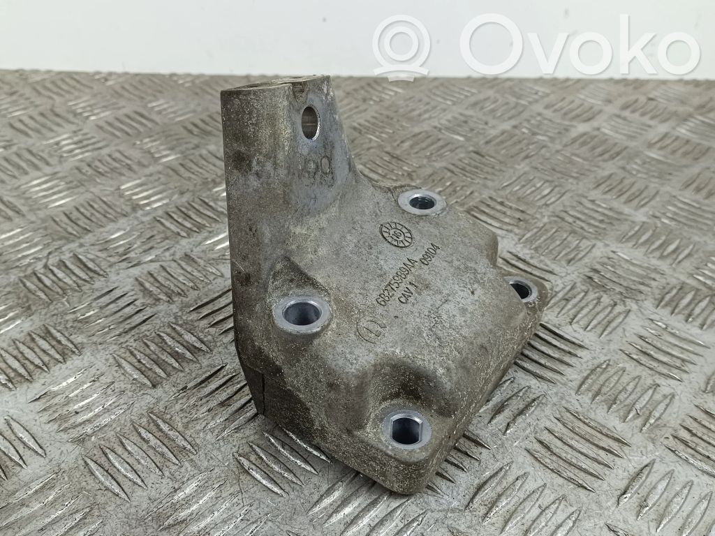 Jeep Grand Cherokee Engine mounting bracket 