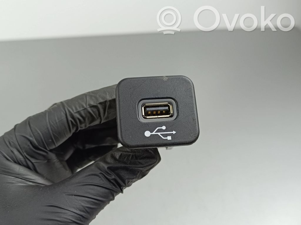 Jeep Compass Gniazdo / Złącze USB 