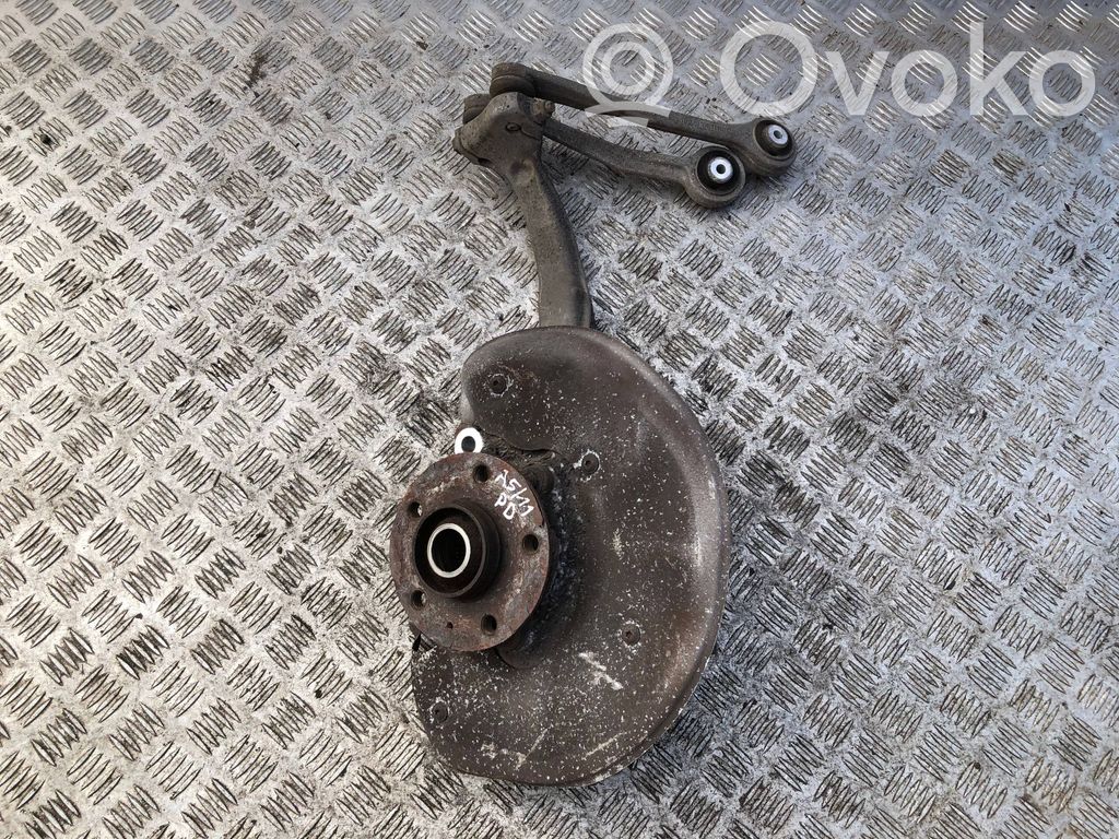 Front wheel hub