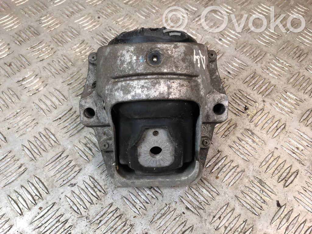 Audi A4 S4 B8 8K Engine mount bracket 