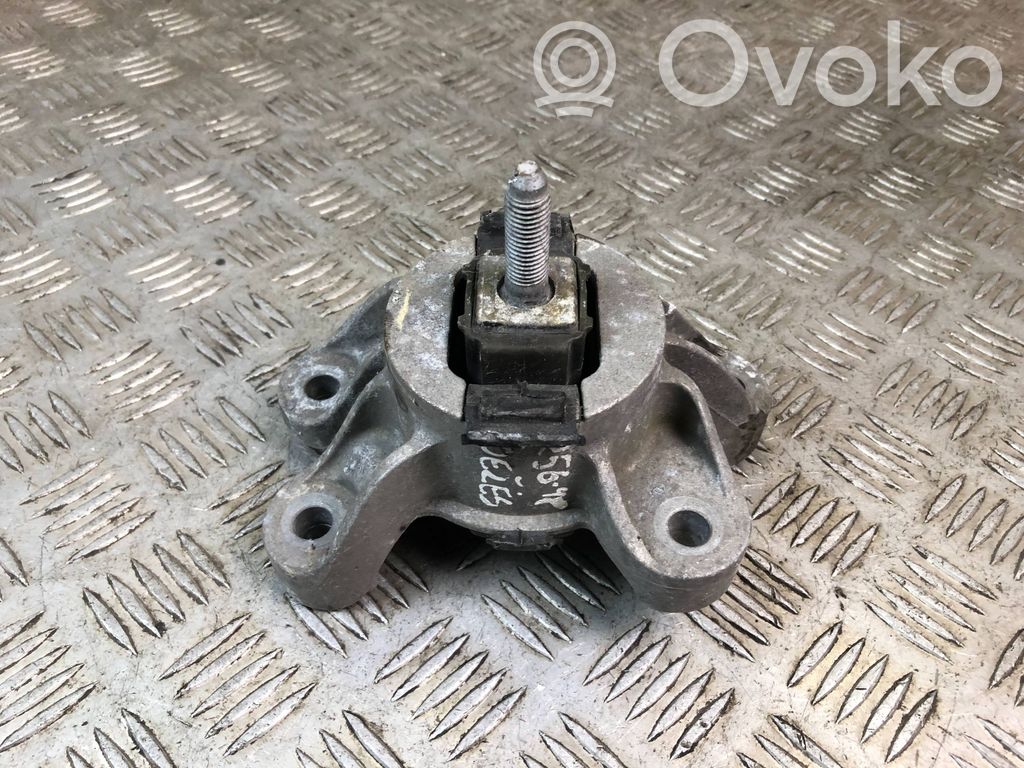 Gearbox mounting bracket