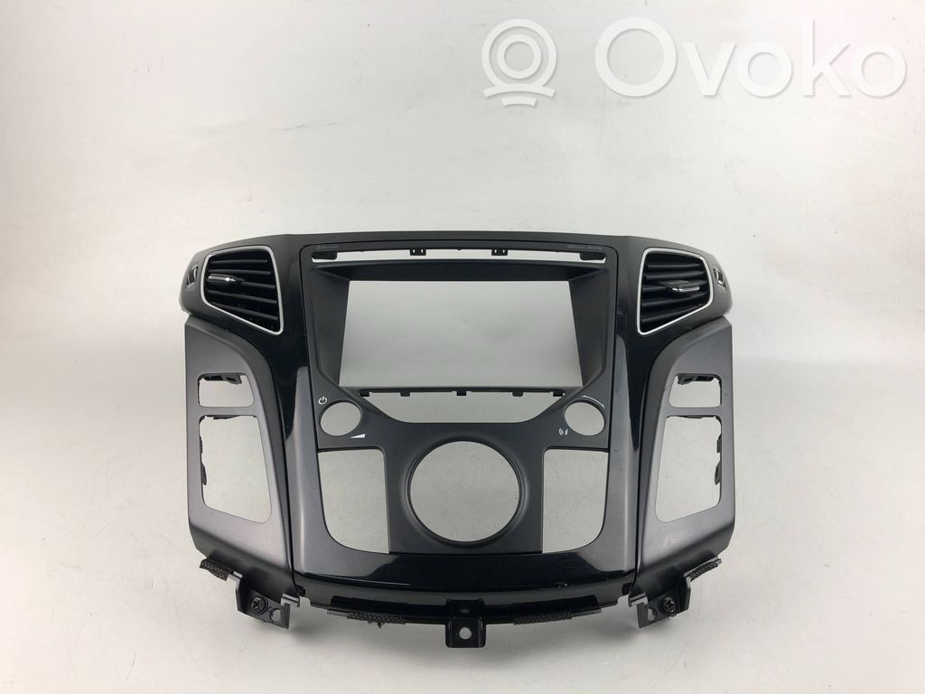 Hyundai i40 Radio/GPS head unit trim 