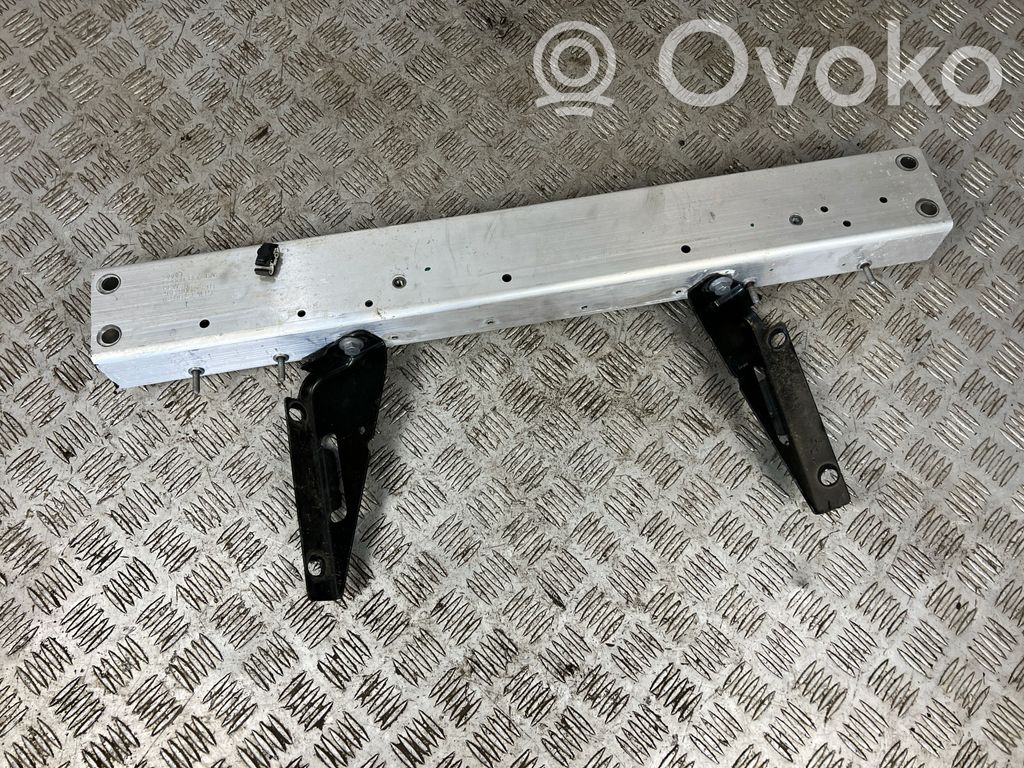 Audi e-tron Radiatoru paneļa augšējā daļa (televizors) 