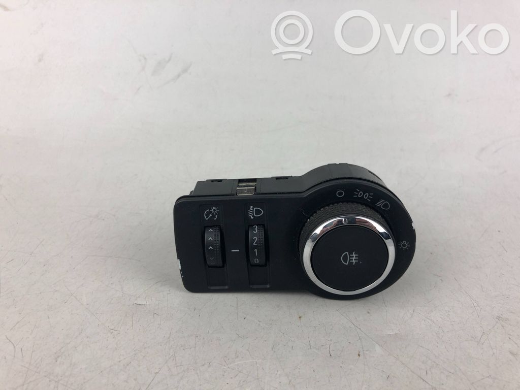 Opel Astra H Light switch 