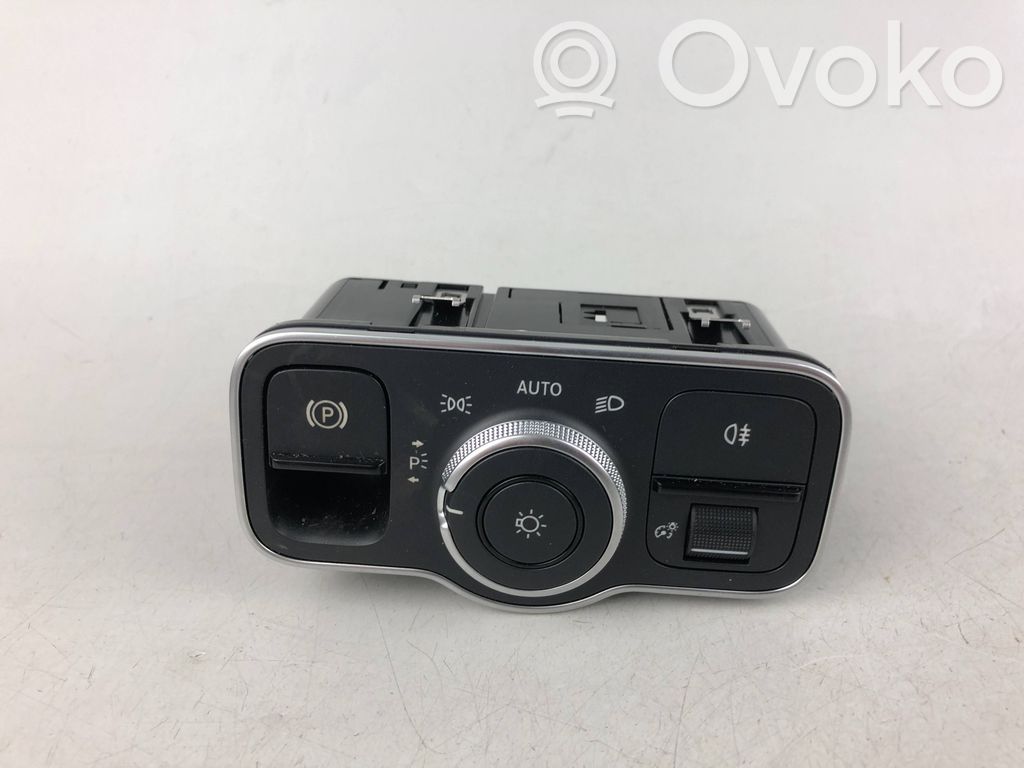 Mercedes-Benz EQA Light switch 