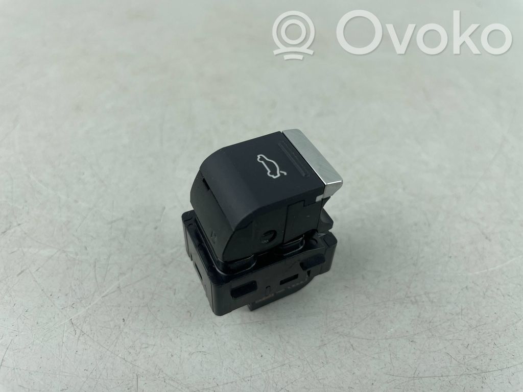 Audi Q4 e-tron Tailgate opening switch 