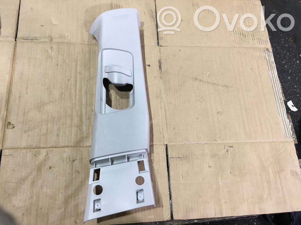 Subaru Outback Pilar (B) (superior) 