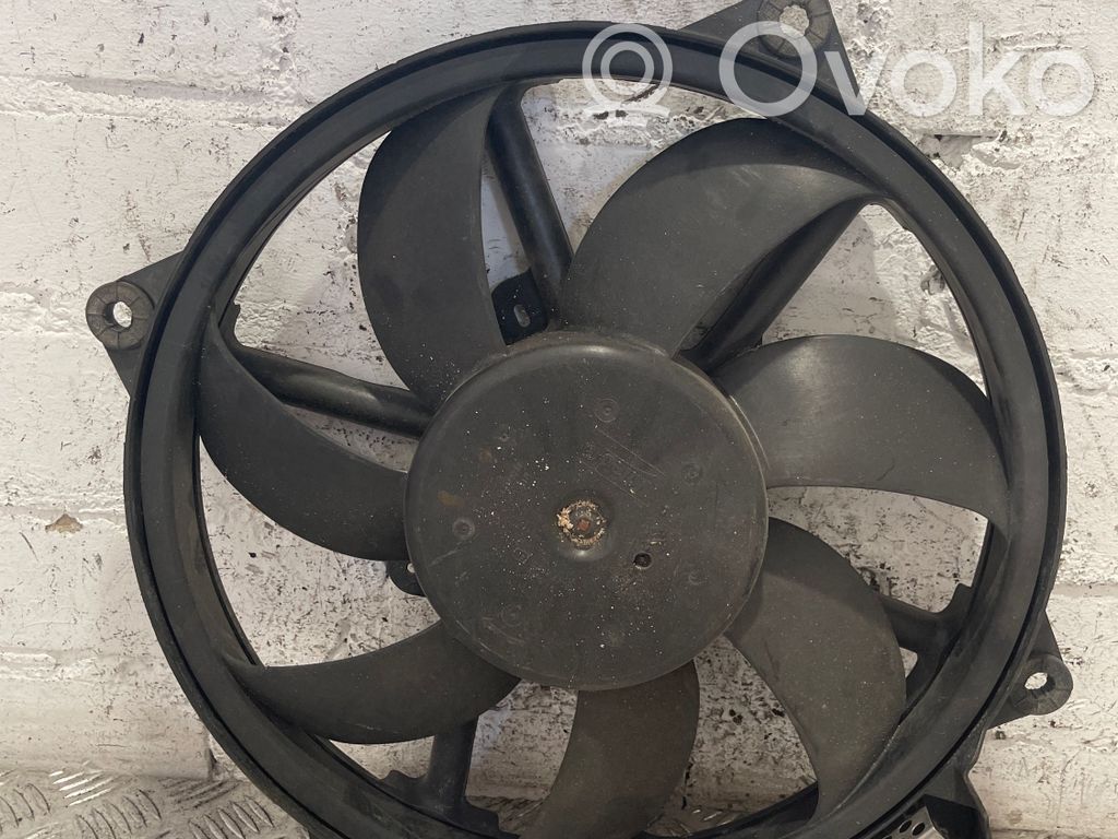 Renault Megane III Elektryczny wentylator chłodnicy 