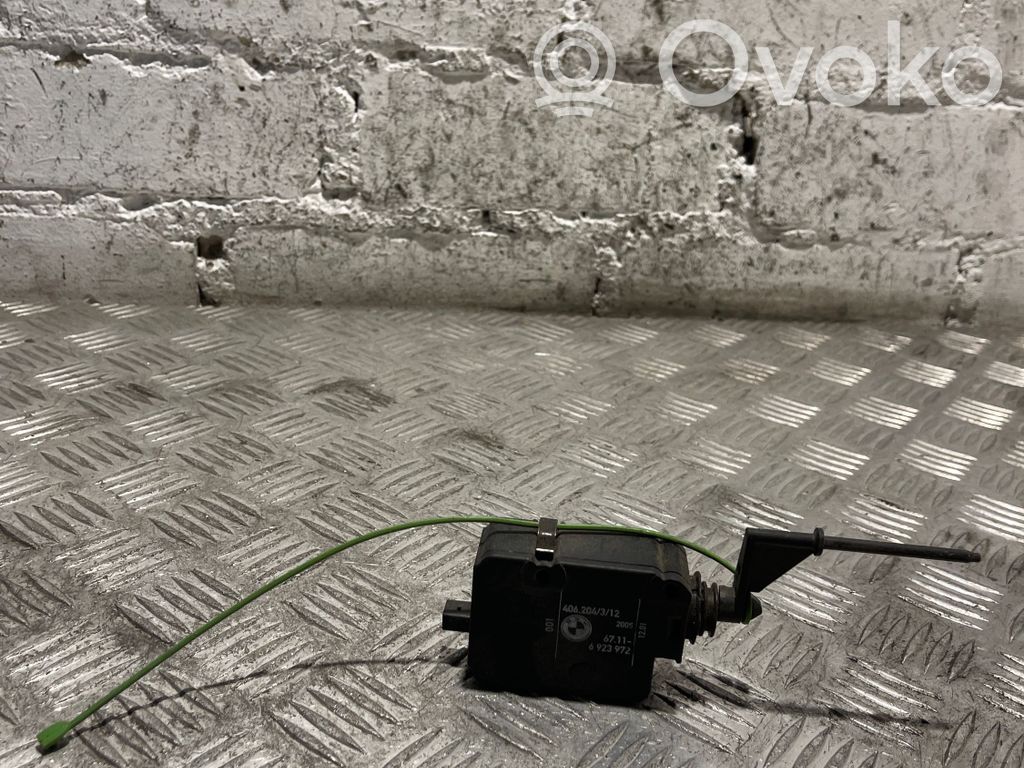 BMW 7 E65 E66 Fuel tank cap lock motor 