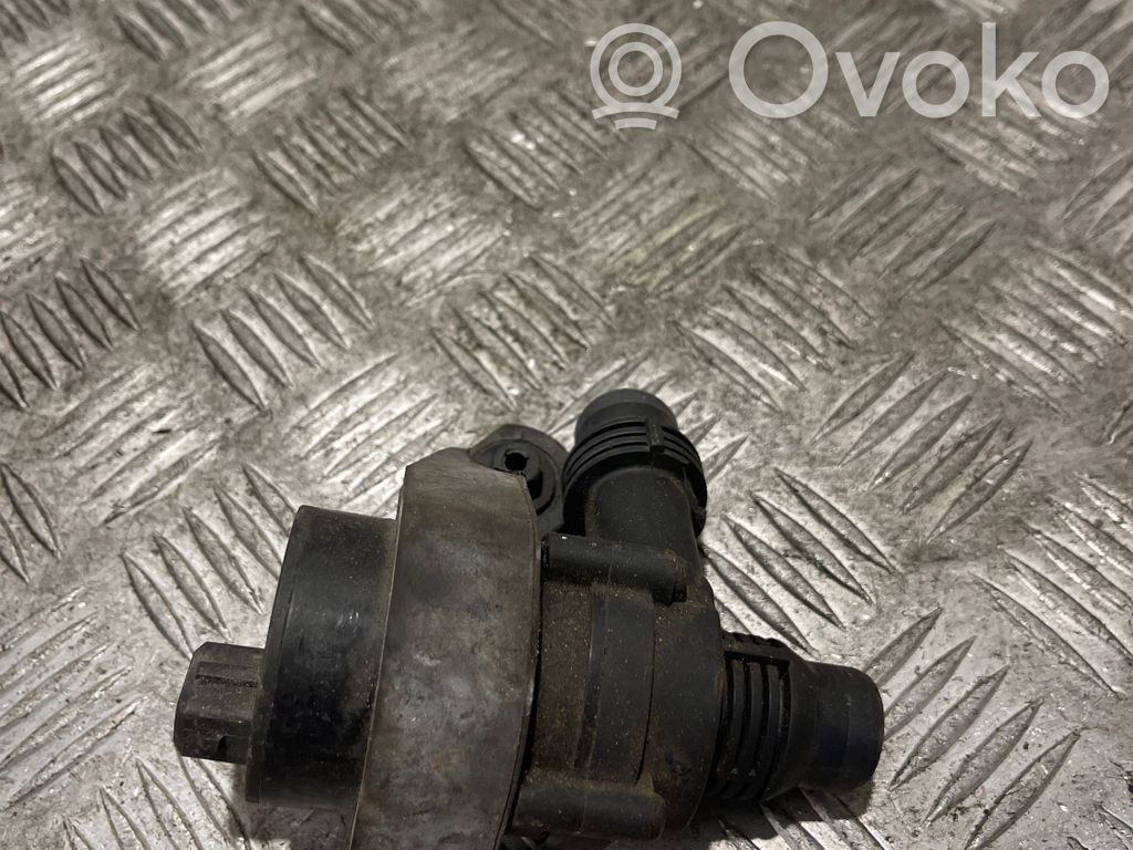 BMW 7 E65 E66 Cita veida dzinēja nodalījuma detaļa 