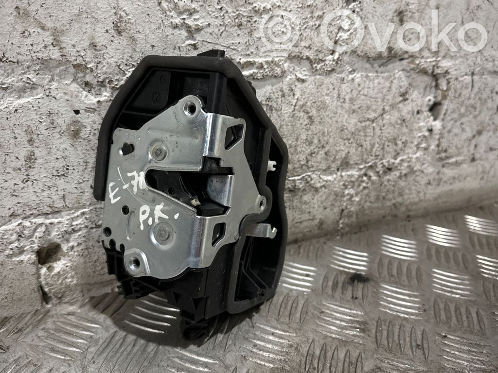 Front door lock   7318423