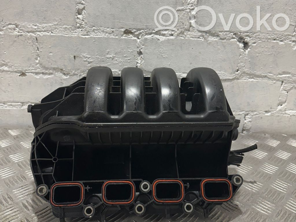 Volkswagen Golf V Kolektor ssący 