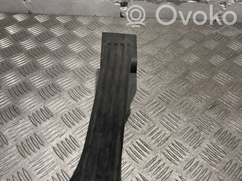 Accelerator throttle pedal   6766931