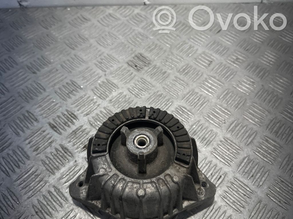 Mercedes-Benz C W204 Engine mount bracket 