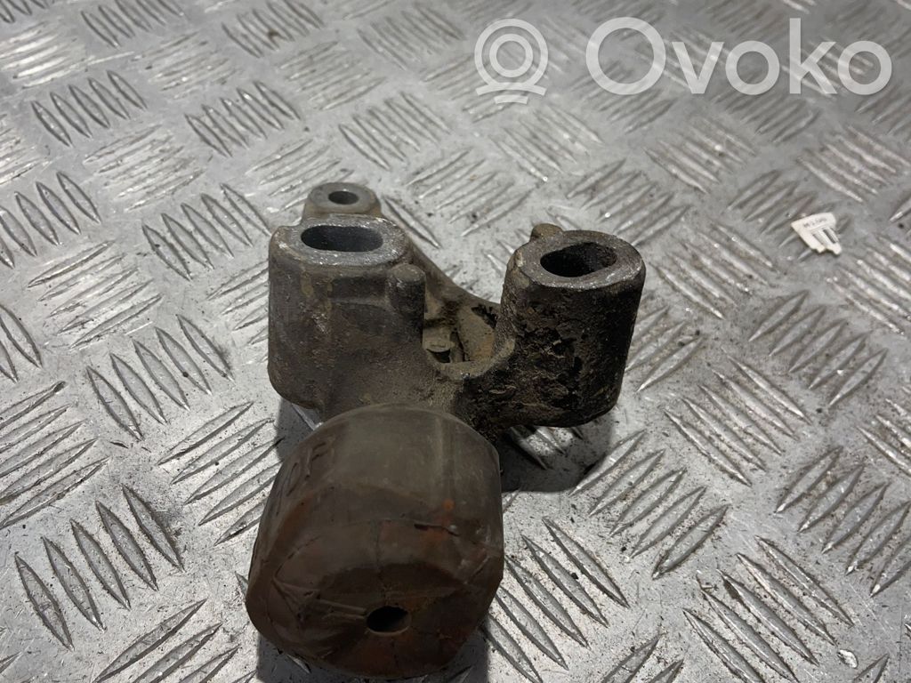 Audi A4 S4 B8 8K Engine mount bracket 