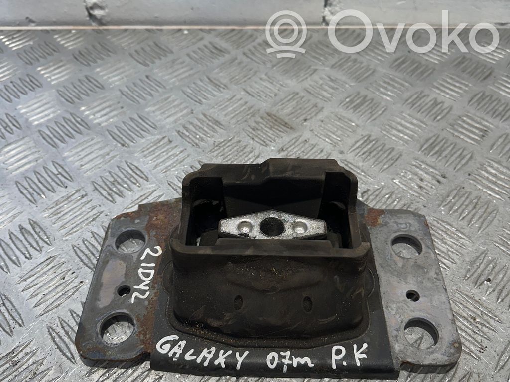 Ford Galaxy Engine mount bracket 